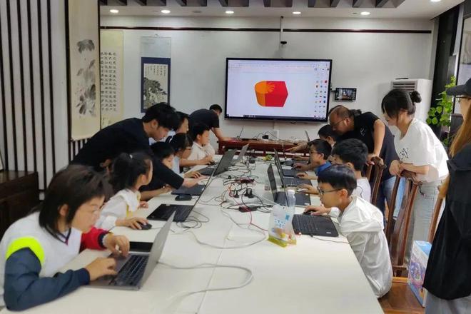 AI、3D打印、编程……这场科技节让小朋友秒变“科技小达人”！(图6)