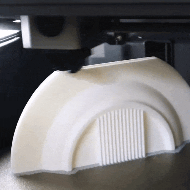 怎样快速挑起最后一根面条？日本设计师3D打印给餐盘加个凹槽网友：再也不用追着面条跑了！(图2)