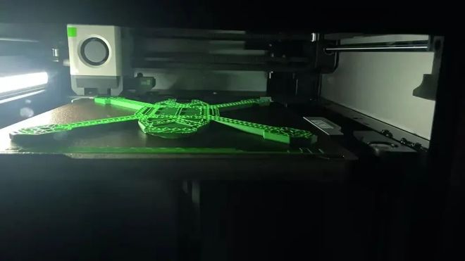 Kaiyun：英国陆军用拓竹3D打印机制造战争无人机成本从2000降到400英镑(图1)