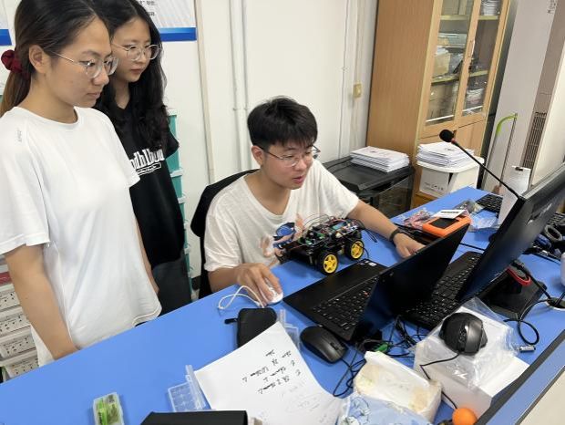 天津大学微电子学院学子赴新加坡开展暑期海外实践活动——深耕学术沃土拓展全球视野(图2)