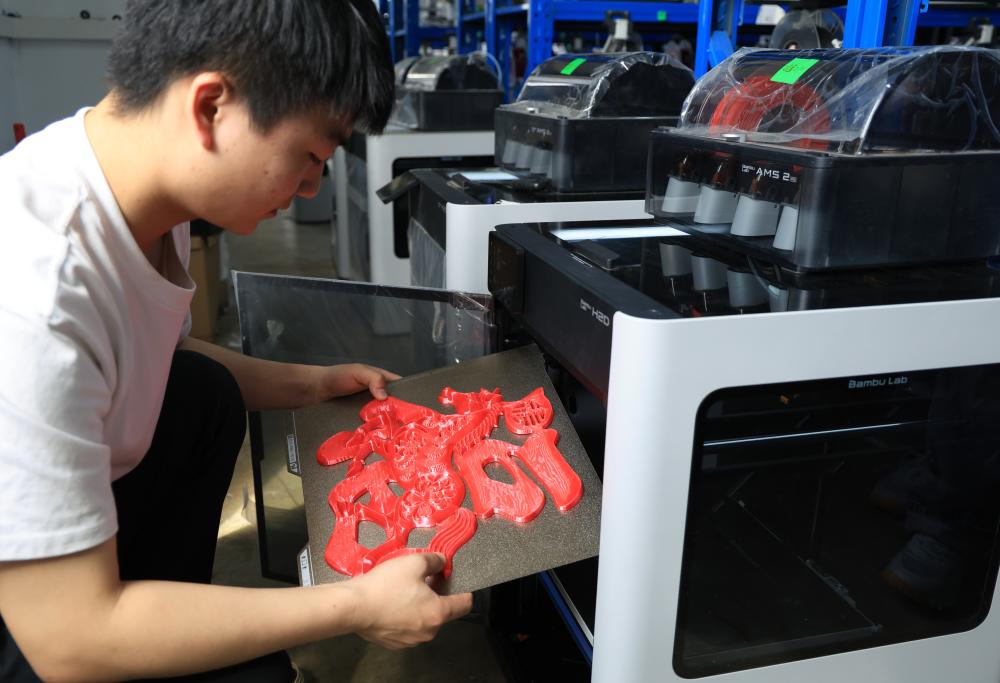Kaiyun：新春走基层丨看3D打印机操作员把年味“印”进科技里(图2)