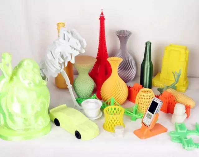 AWE首日刚下飞机老外拖着行李箱追中国智造：看得比美国CES还爽