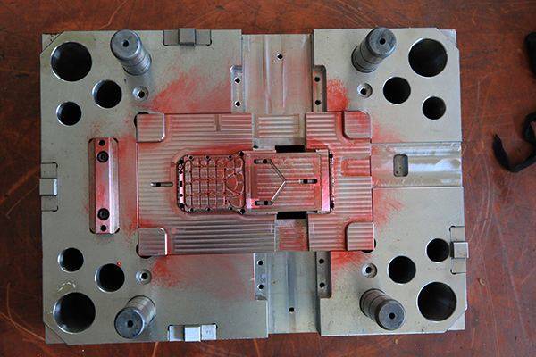 2026年模具加工行业:掘金千亿级蓝海一体化压铸与半导体封装驱动高增长