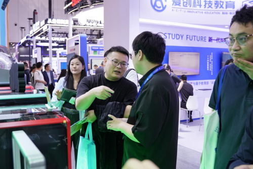 创想三维携AI教育全矩阵亮相第87届教装展构建3D打印教育新范式(图3)