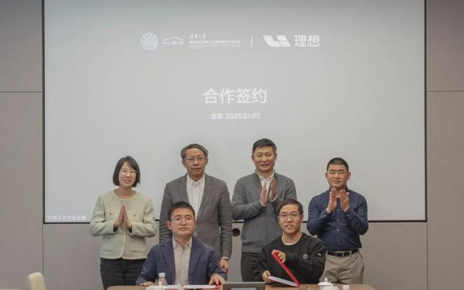 早报鸿蒙原生版微信正式上架苹果 Siri 将在 iOS 19 迎来大升级马斯克旗下人型机器人计划 2026 年生产 10 万台(图10)