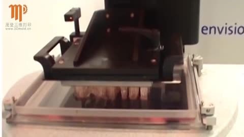 30秒｜走进3D打印课堂 封面拍客拍摄龙湖校园的课堂“七彩”瞬间