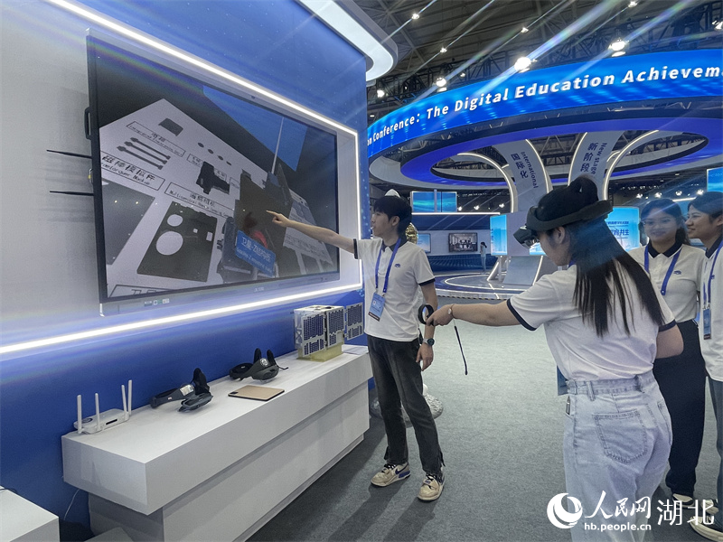 数字教育 江城“论剑”(图2)