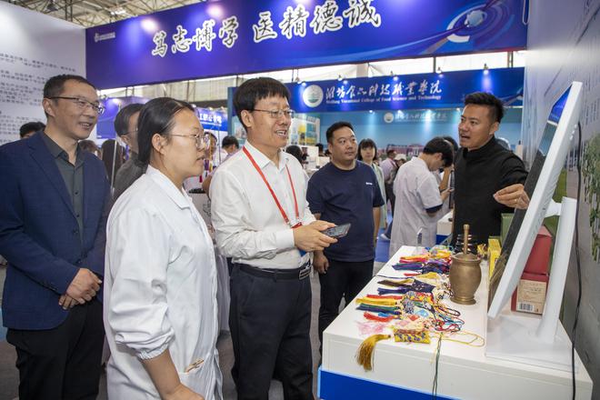 Kaiyun：中医把脉问诊、3D数字打印技术、养生茶饮悉数亮相 潍坊护理职业学院闪耀潍坊职教活动周