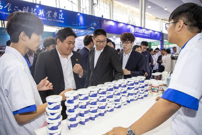 Kaiyun：中医把脉问诊、3D数字打印技术、养生茶饮悉数亮相 潍坊护理职业学院闪耀潍坊职教活动周(图2)