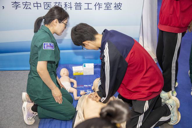 Kaiyun：中医把脉问诊、3D数字打印技术、养生茶饮悉数亮相 潍坊护理职业学院闪耀潍坊职教活动周(图4)