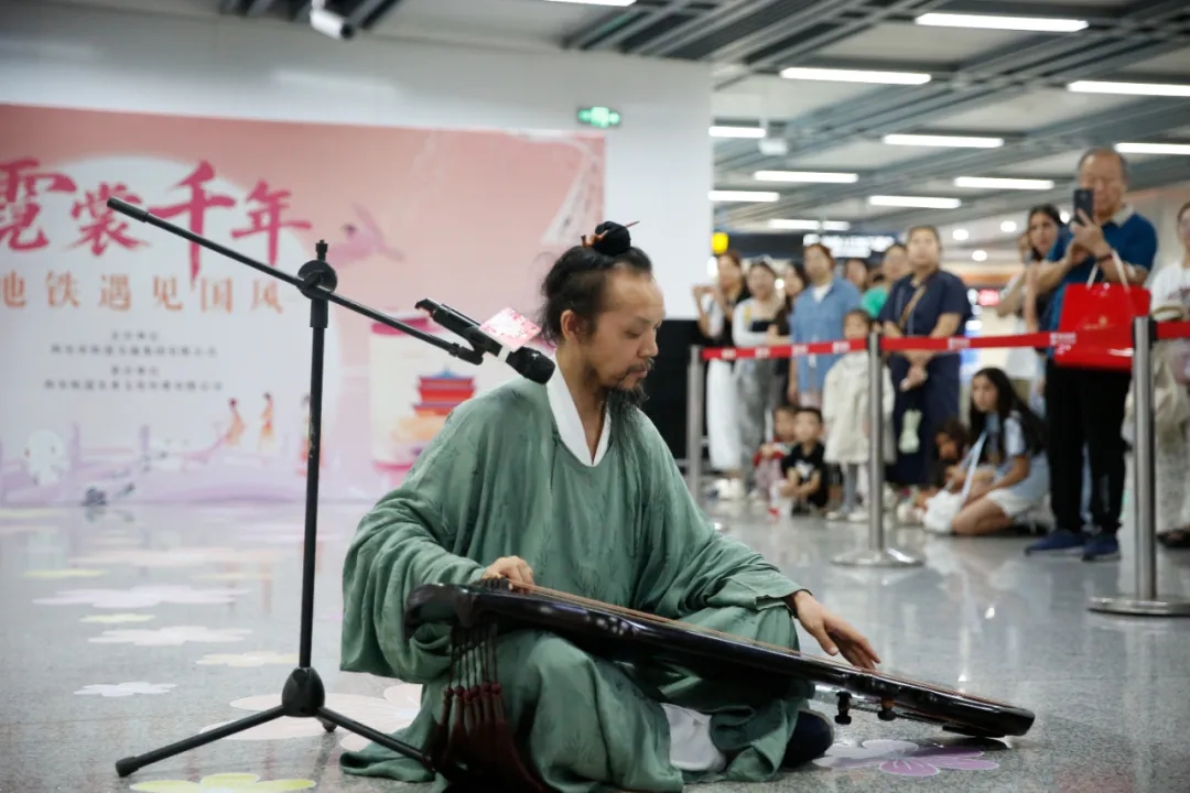 Kaiyun：衣冠承礼乐 国风入地铁丨“霓裳千年——地铁遇见国风”主题活动启幕(图3)