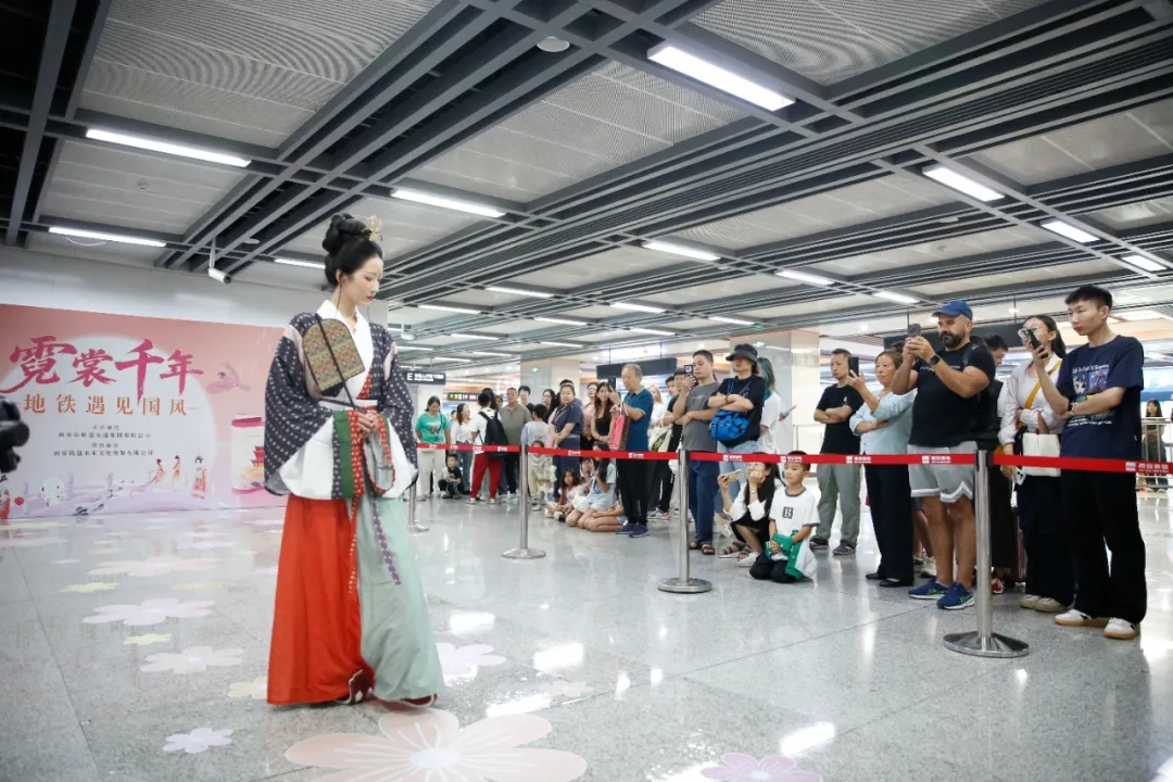 Kaiyun：衣冠承礼乐 国风入地铁丨“霓裳千年——地铁遇见国风”主题活动启幕(图4)