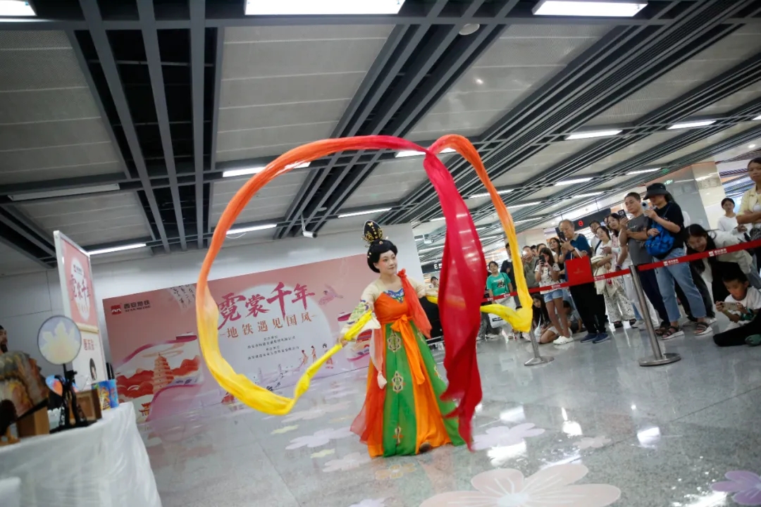 Kaiyun：衣冠承礼乐 国风入地铁丨“霓裳千年——地铁遇见国风”主题活动启幕(图5)