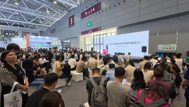 “来找3D打印应用人太多快累死我了”这届Formnext深圳展会观众超2万人(图8)