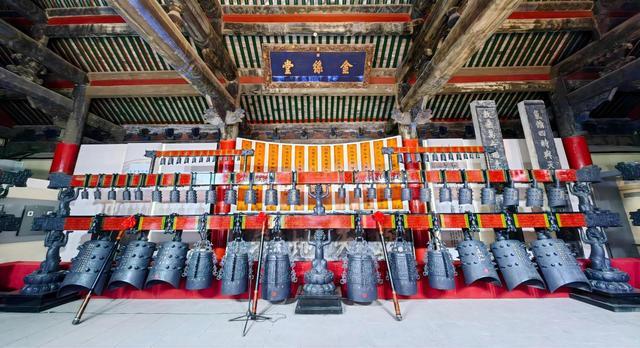 西安外事学院校长黄藤敬献的“天子长安”编钟庄严奏响公祭孔子大典(图2)