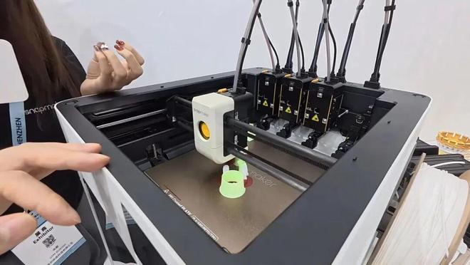 美团杀入3D打印领域B轮投资四喷头多色桌面3D打印机厂商Snapmaker(图4)
