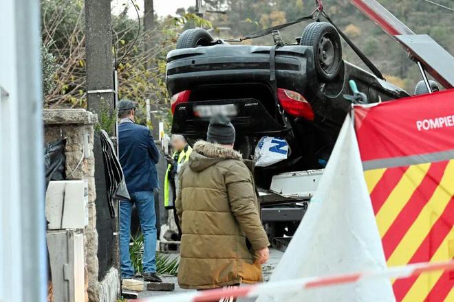 Kaiyun：轿车倒扣进私家泳池变铁笼三少年活活溺毙！屋主被网暴：“冬天不抽干泳池算杀人”？(图4)