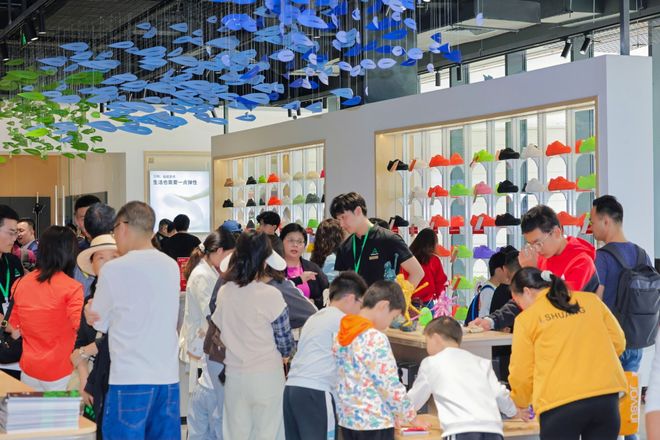 Kaiyun:600㎡创想三维旗舰店试营业:3D打印行业卷到线下了(图4)