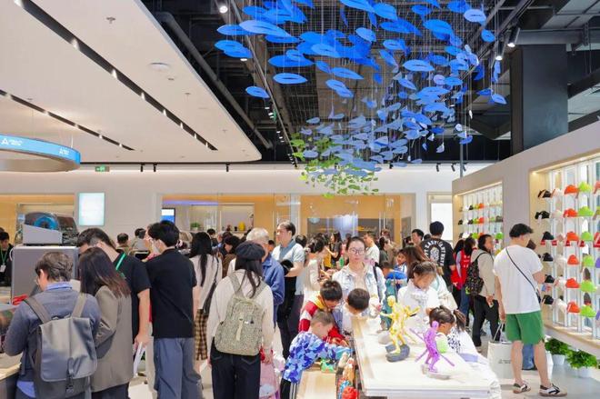 Kaiyun:600㎡创想三维旗舰店试营业:3D打印行业卷到线下了(图3)