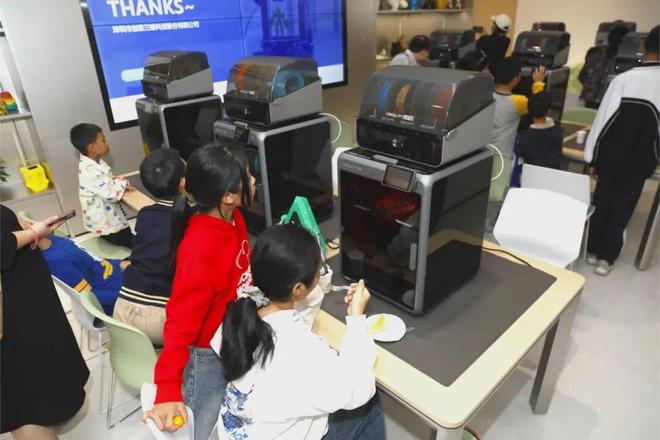 Kaiyun:600㎡创想三维旗舰店试营业:3D打印行业卷到线下了(图8)