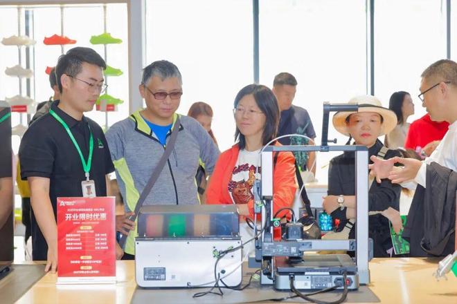 Kaiyun:600㎡创想三维旗舰店试营业:3D打印行业卷到线下了(图7)