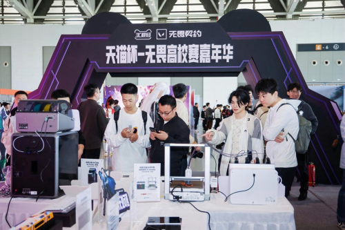 创想三维“闯入”漫展3D打印赋能Cosplay创作(图3)