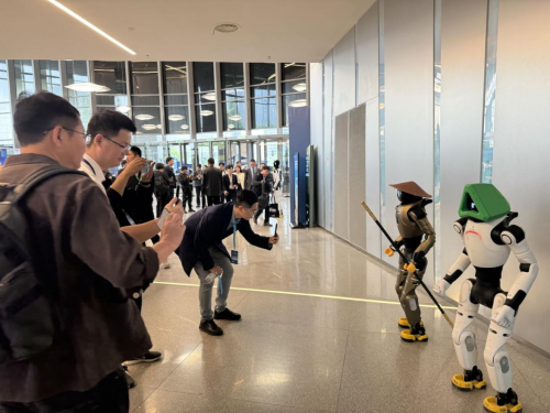 价值20万的机器人做大奖！创想三维携手智元加速3D打印破圈(图2)